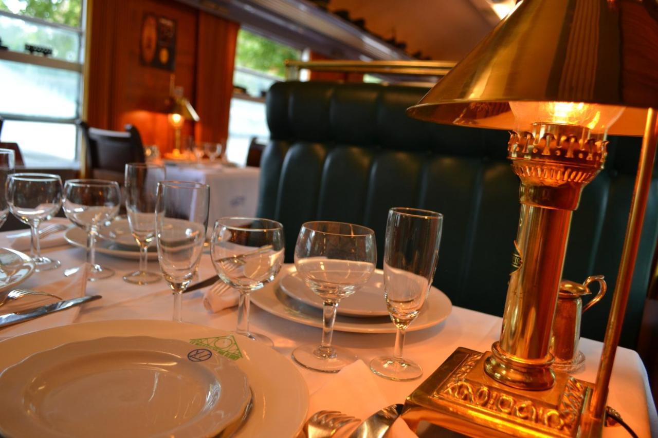 Le Train Des Reves Hotel Dracy-Saint-Loup ภายนอก รูปภาพ