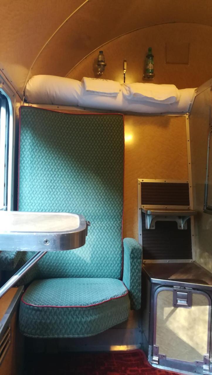 Le Train Des Reves Hotel Dracy-Saint-Loup ภายนอก รูปภาพ