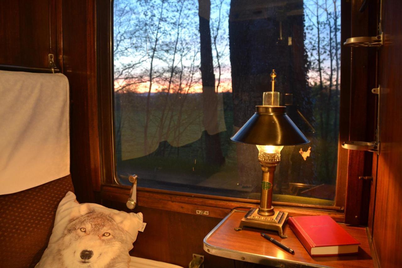 Le Train Des Reves Hotel Dracy-Saint-Loup ภายนอก รูปภาพ