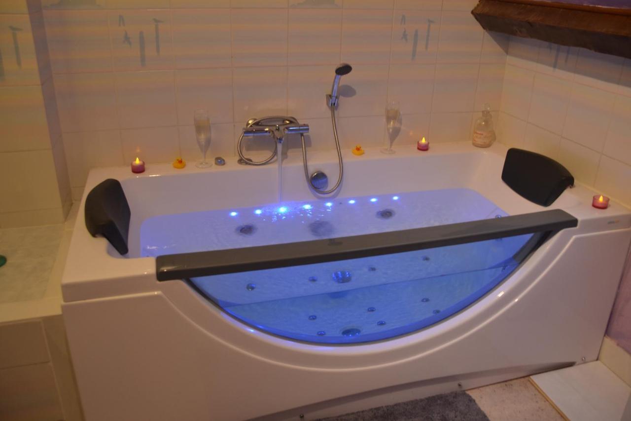 Le Train Des Reves Hotel Dracy-Saint-Loup ภายนอก รูปภาพ